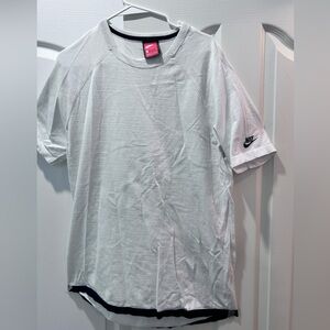 Men L Nike tech woven t shirt white